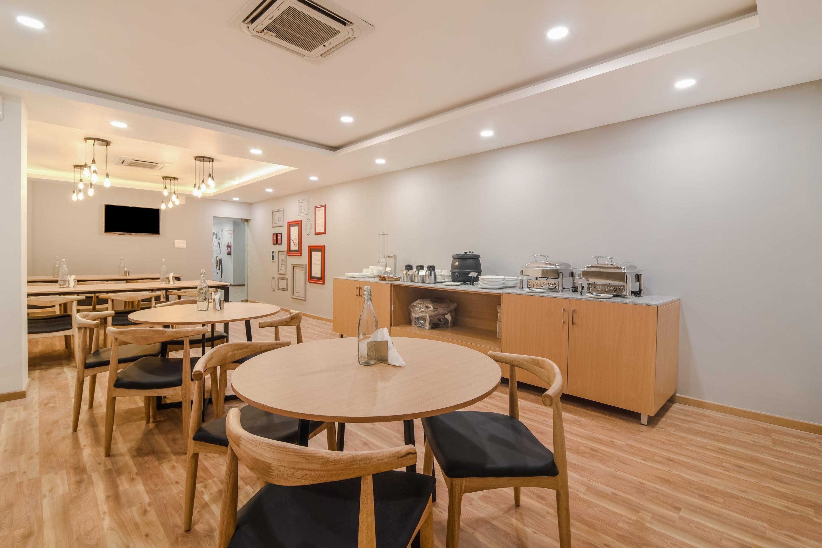 Oyo Townhouse 091 Nungambakkam Hotell Chennai Eksteriør bilde